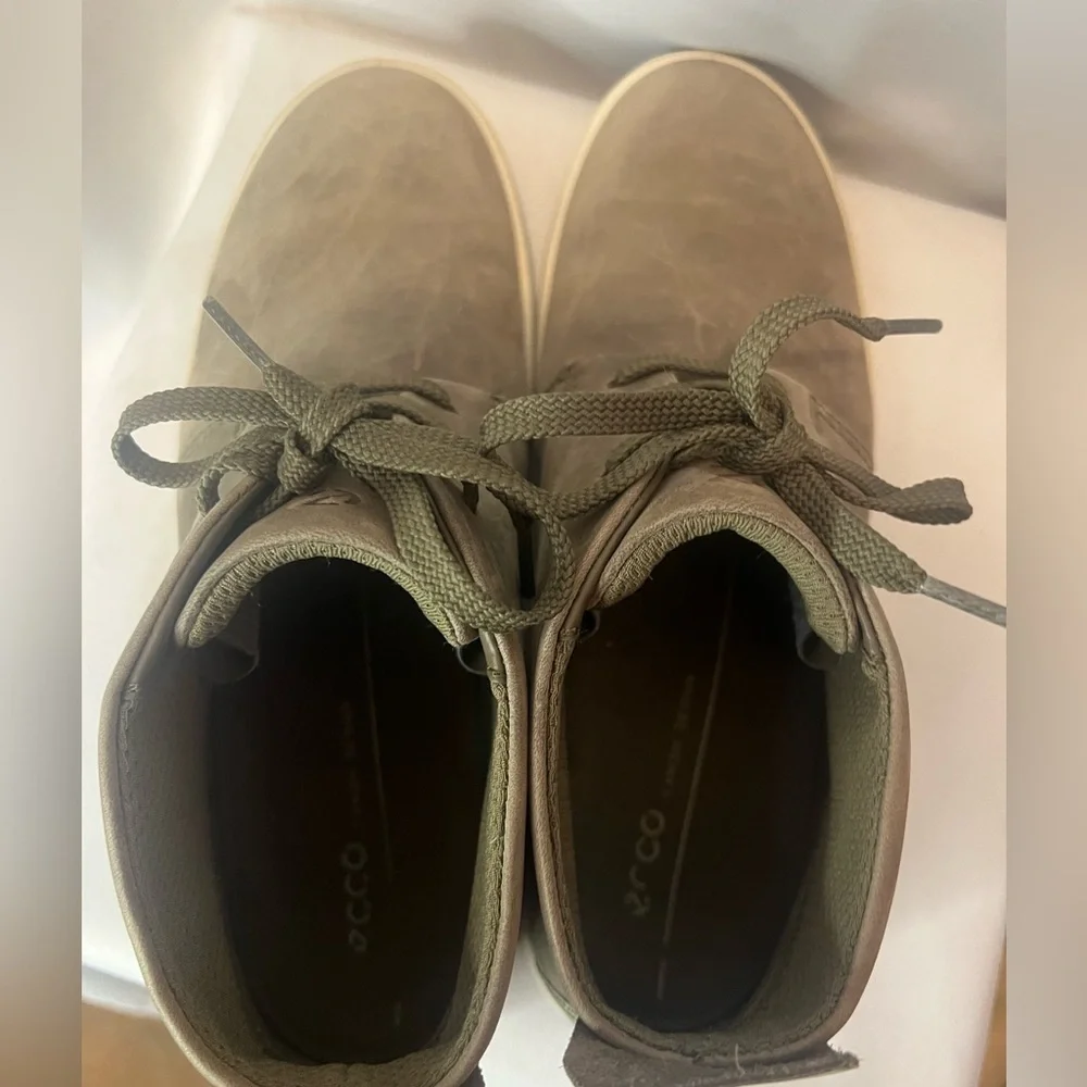 ECCO Chase Ii Water-Repellent Chukka Boot gray